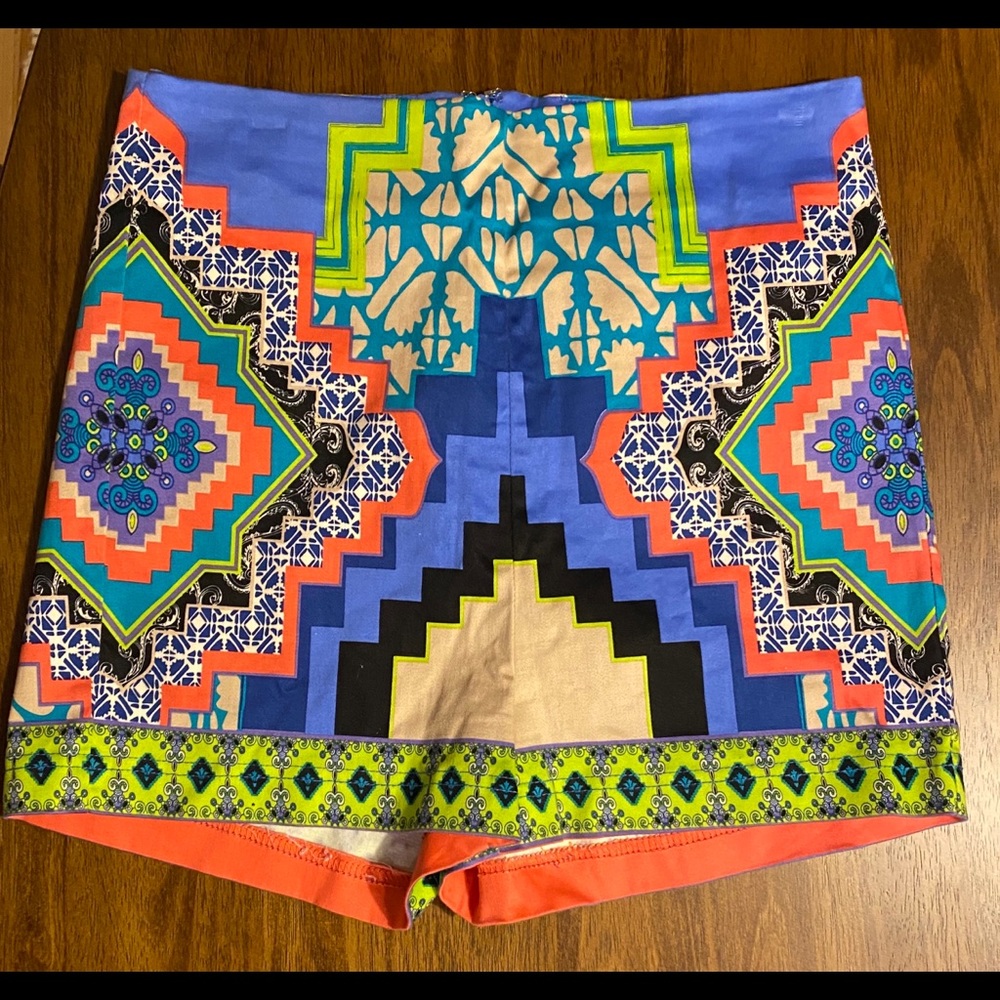 VESTIQUE shorts - Size M